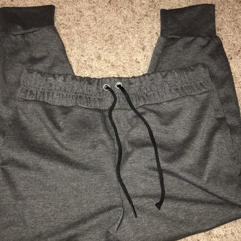 Cropped sweatpants